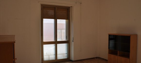 3 rooms Apartment in Nuoro, Italy No. 256438 13