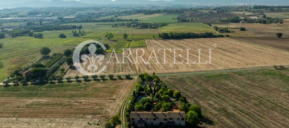 18 rooms House in Castiglione del Lago, Italy No. 3063 19