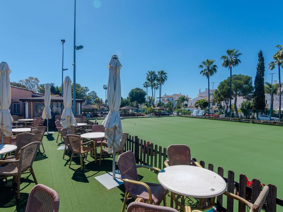 2115m² Commercial property in Estepona, Spain No. 275466