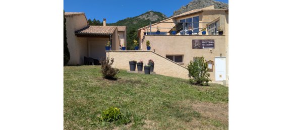 Дом с 13 спальнями в Систерон, Франция № 324106 2