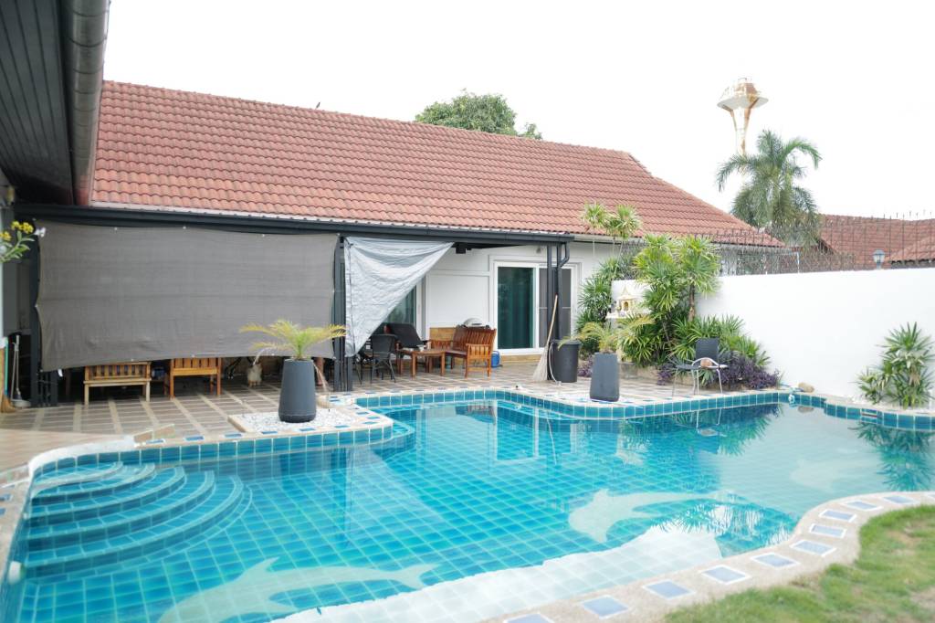 Villa de 3 dormitorios en Pattaya, Thailand No. 23962