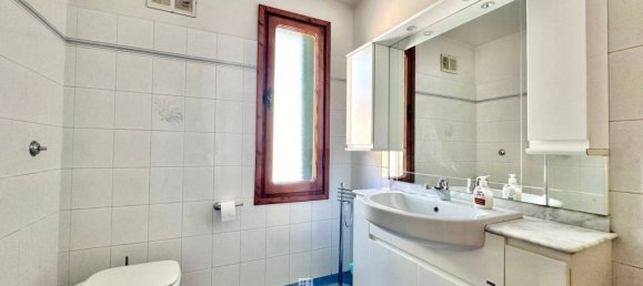 2 bedrooms Apartment in Florence, Italy No. 331207 18