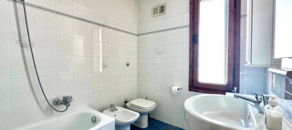 2 bedrooms Apartment in Florence, Italy No. 331207 17