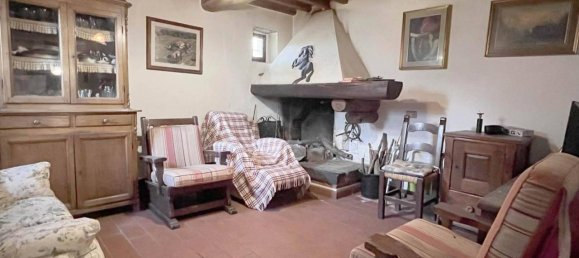 6 rooms House in Uzzano, Italy No. 160566 9