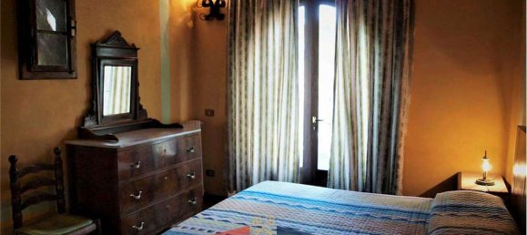 7 bedrooms Villa in Siena, Italy No. 196612 16