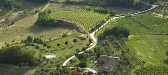 7 bedrooms Villa in Siena, Italy No. 196612 13