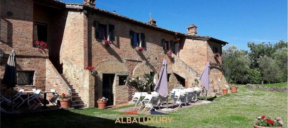 7 bedrooms Villa in Siena, Italy No. 196612 11