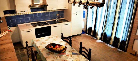 7 bedrooms Villa in Siena, Italy No. 196612 30