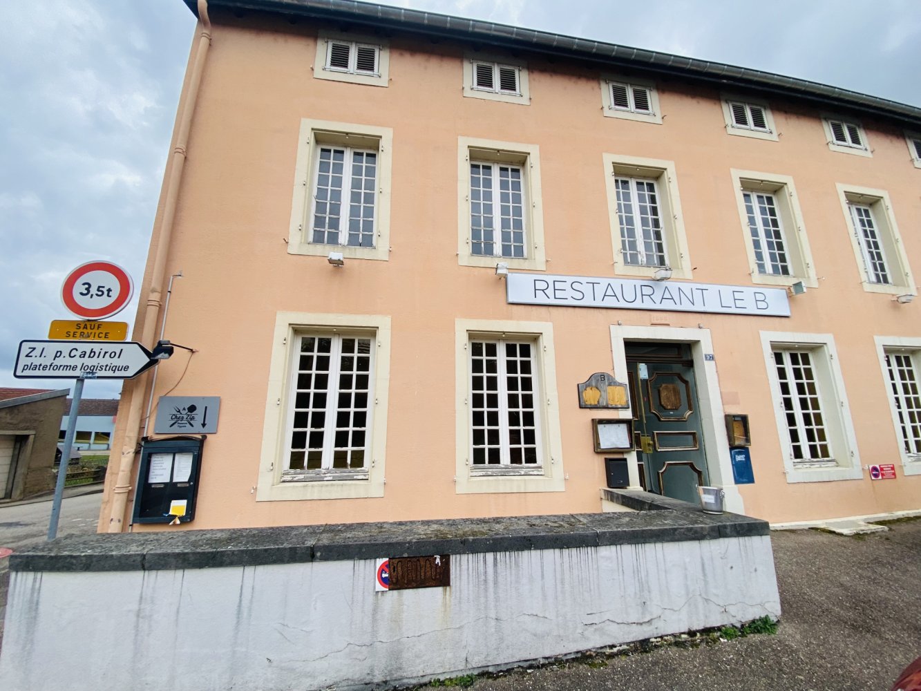 Propriété commerciale à Belleville, France No. 305861