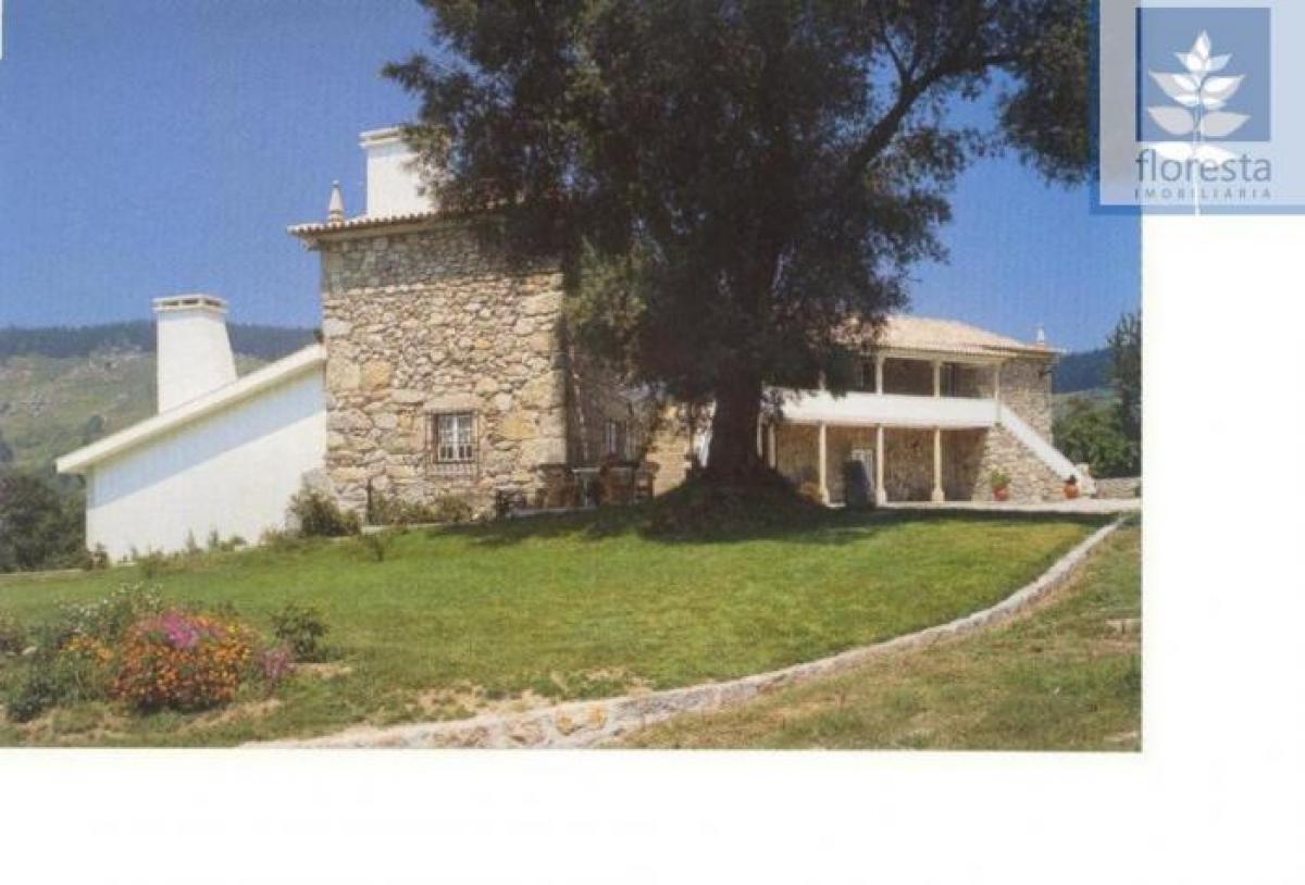 Дом с 5 спальнями в Брага, Португалия № 3741