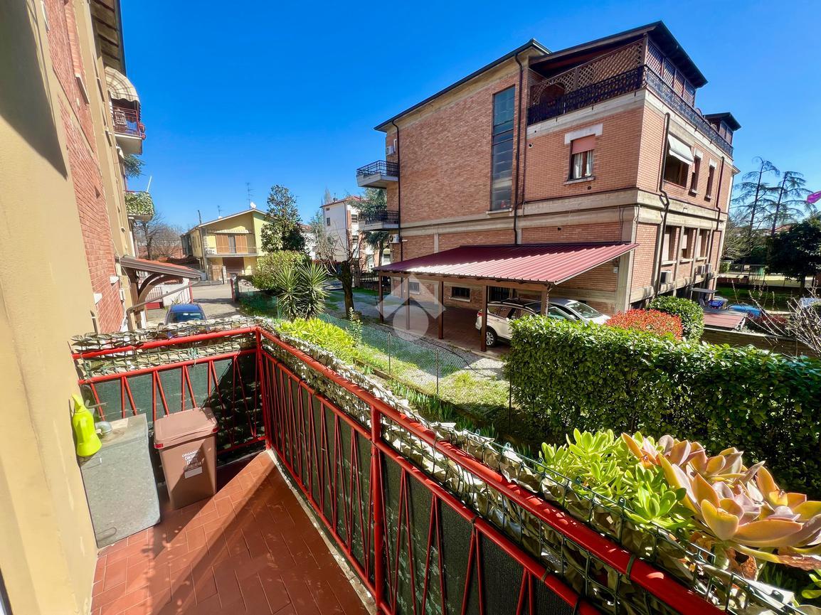 3 rooms Apartment in Reggio Emilia, Italy No. 14894