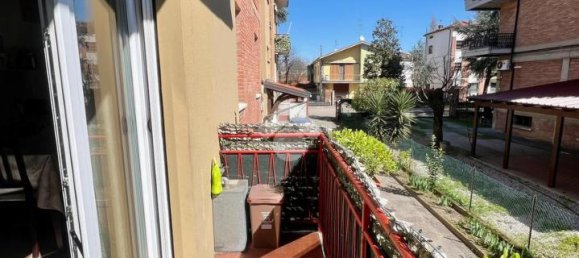 3 rooms Apartment in Reggio Emilia, Italy No. 14894 9