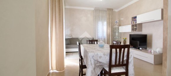 3 rooms Apartment in Reggio Emilia, Italy No. 14894 4