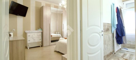 3 rooms Apartment in Reggio Emilia, Italy No. 14894 12