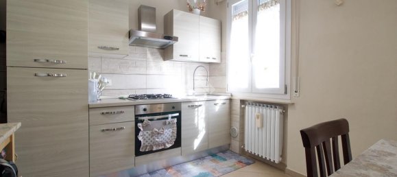 3 rooms Apartment in Reggio Emilia, Italy No. 14894 6