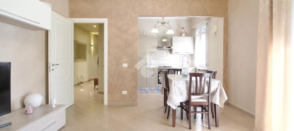 3 rooms Apartment in Reggio Emilia, Italy No. 14894 3