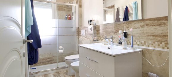 3 rooms Apartment in Reggio Emilia, Italy No. 14894 24