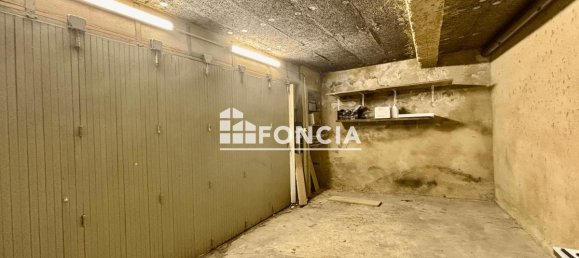  Garage in Avignon, France No. 339150 2