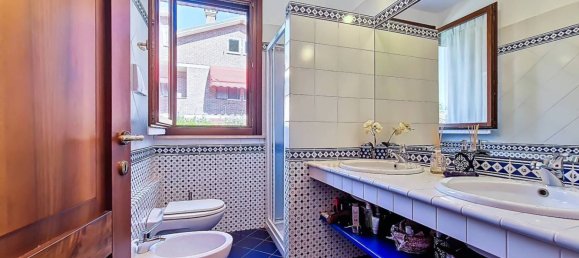 Вилла с 3 спальнями в Феррара, Италия № 378560 28