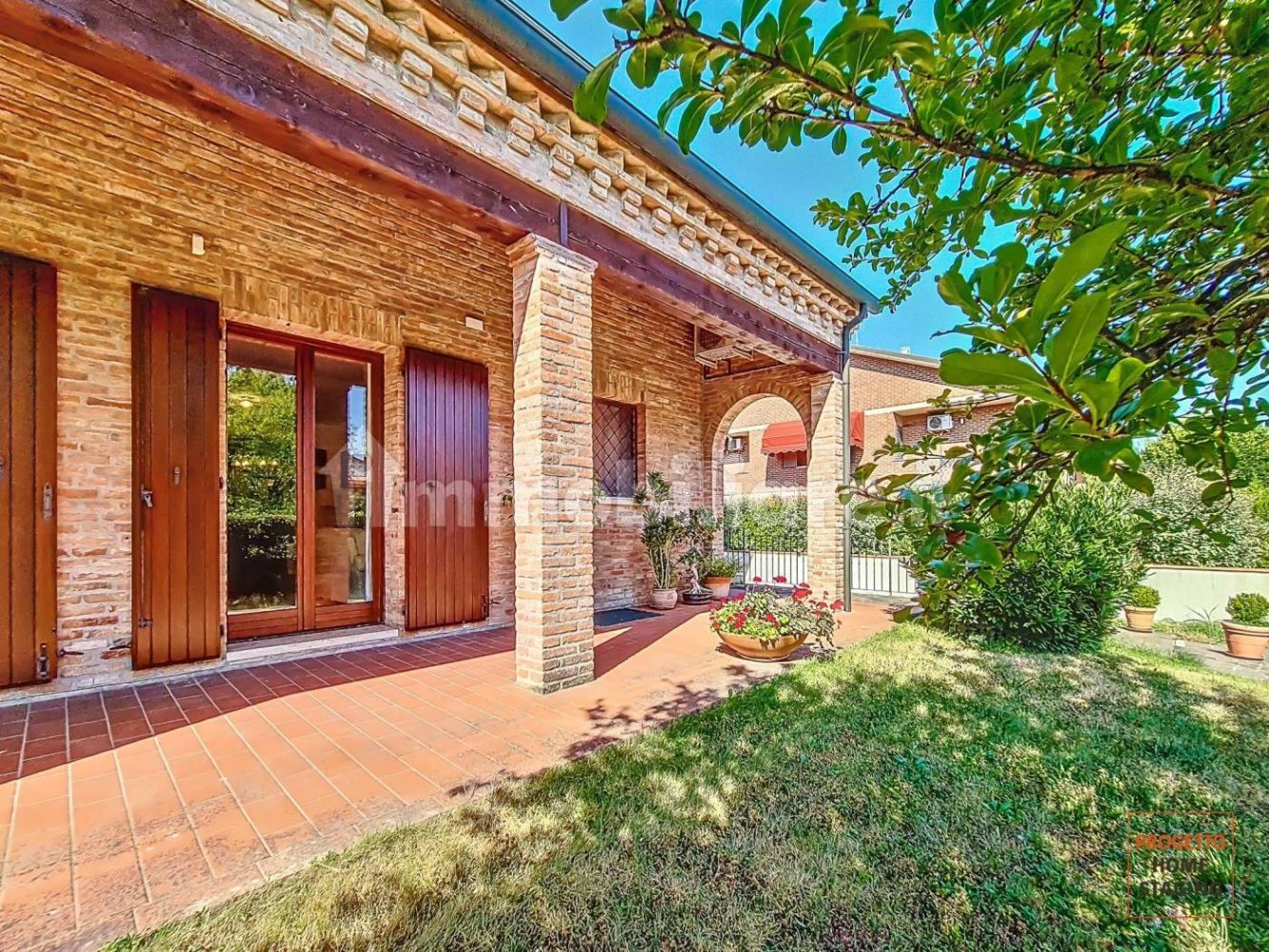 Вилла с 3 спальнями в Феррара, Италия № 378560