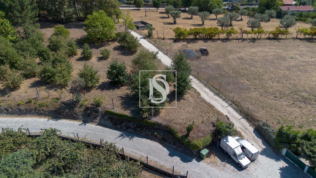 1300m² Land in Amarante, Portugal No. 206857