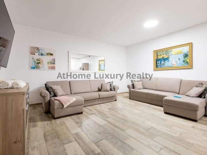 Вилла с 4 спальнями в Адехе, Испания № 24988