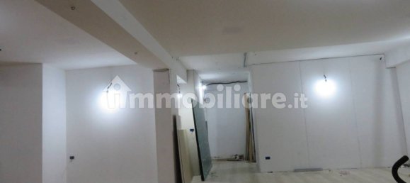Propiedad comercial de 3 habitaciónes en Foggia, Italy No. 12648 11