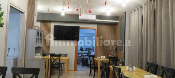 Propiedad comercial de 3 habitaciónes en Foggia, Italy No. 12648 4