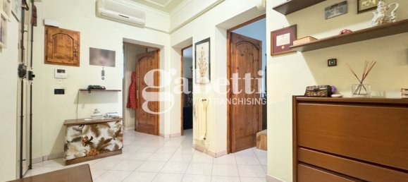 4 rooms Apartment in Florence, Italy No. 40038 14