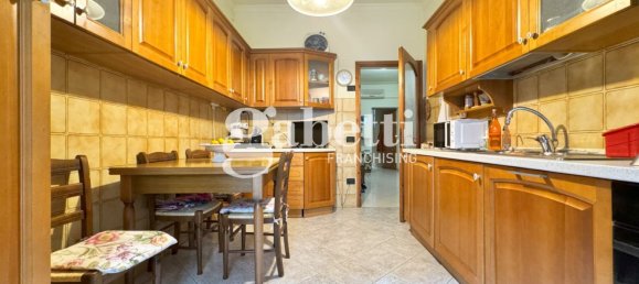 4 rooms Apartment in Florence, Italy No. 40038 24