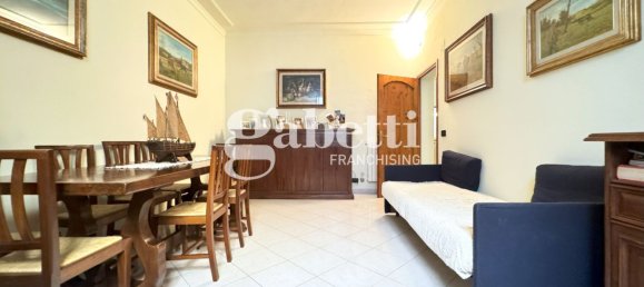 4 rooms Apartment in Florence, Italy No. 40038 4