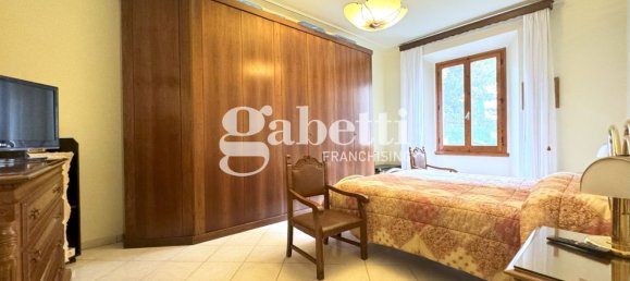 4 rooms Apartment in Florence, Italy No. 40038 9