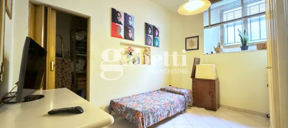 4 rooms Apartment in Florence, Italy No. 40038 5