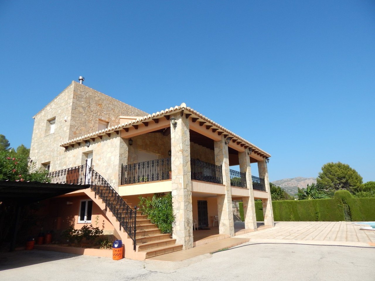 4 bedrooms Villa in Pedreguer, Spain No. 2528