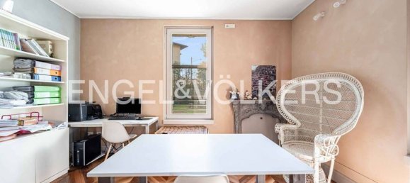 4 bedrooms Villa in Biandronno, Italy No. 139066 12