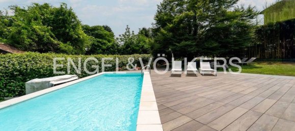 4 bedrooms Villa in Biandronno, Italy No. 139066 2