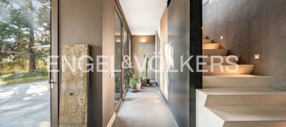 4 bedrooms Villa in Biandronno, Italy No. 139066 7