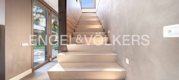 4 bedrooms Villa in Biandronno, Italy No. 139066 22