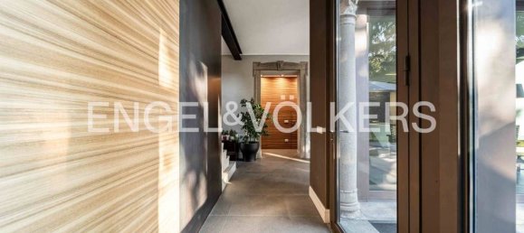 4 bedrooms Villa in Biandronno, Italy No. 139066 6