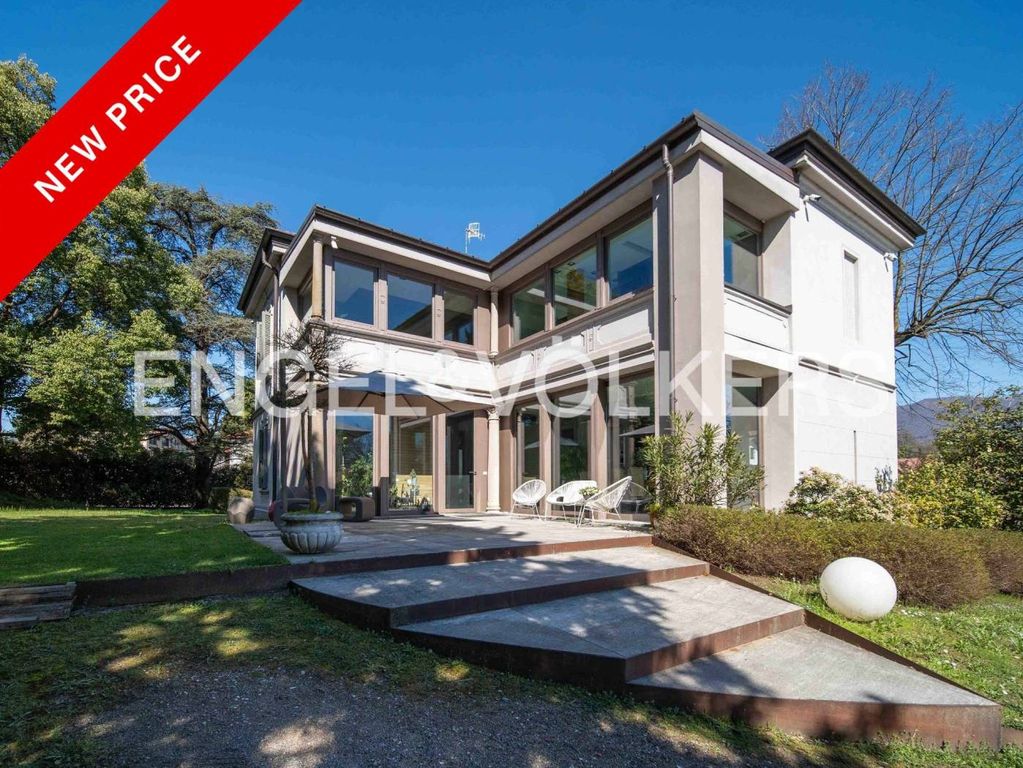 4 bedrooms Villa in Biandronno, Italy No. 139066