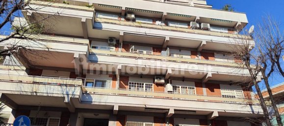 3 bedrooms Apartment in Rome, Italy No. 257191 2