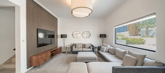 4 Schlafzimmer Villa in Meadows, UAE, Nr. 108410 2