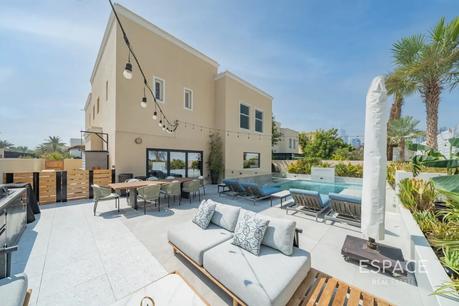 4 Schlafzimmer Villa in Meadows, UAE, Nr. 108410