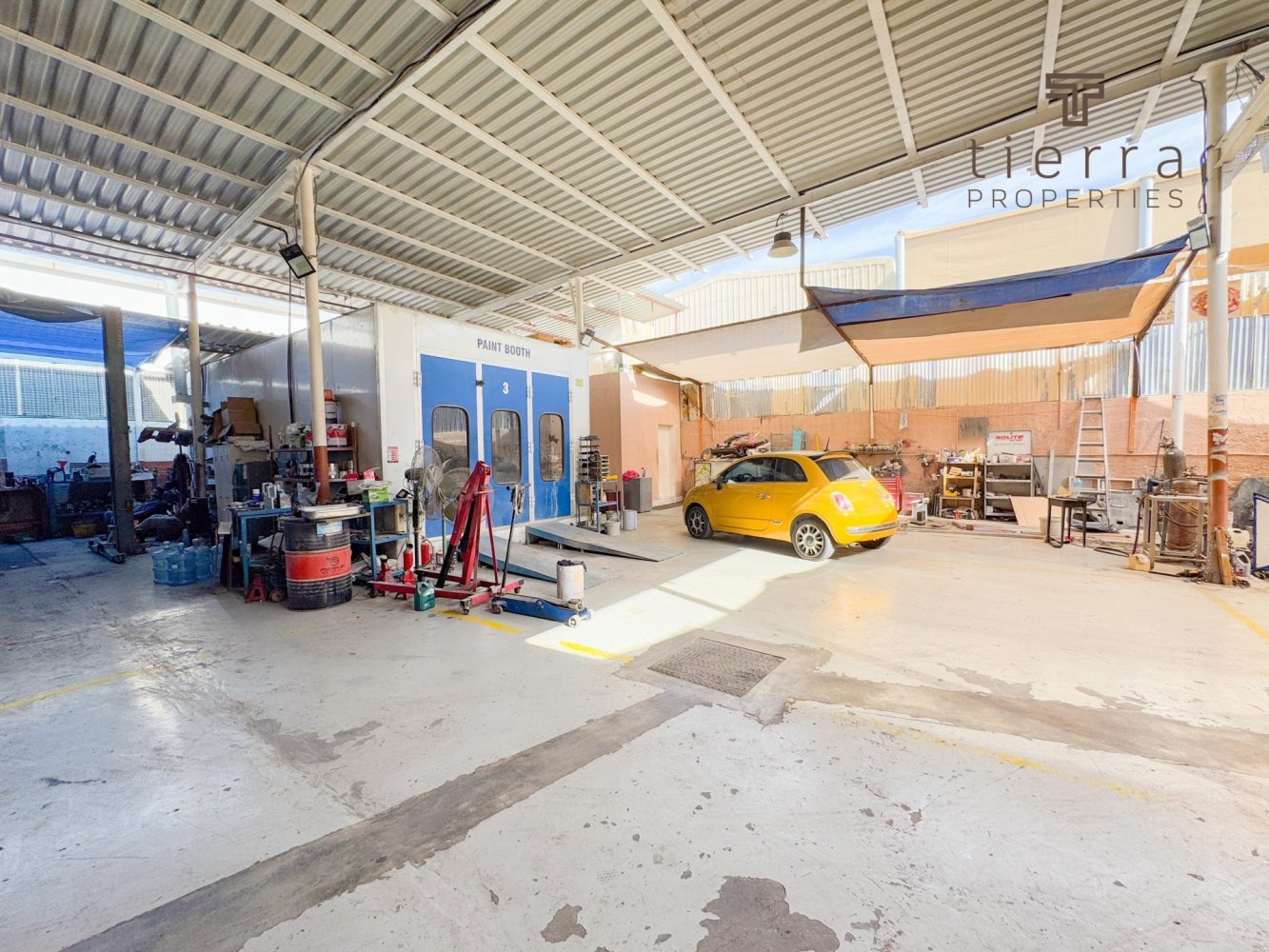 464.5m² Warehouse in Al Quoz, UAE No. 54791