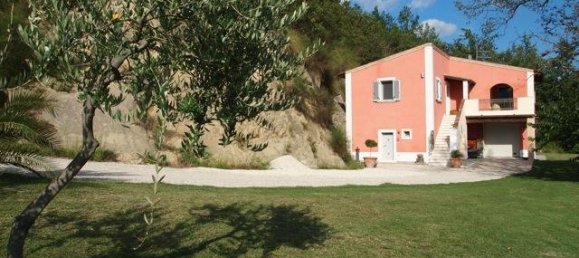 8 rooms House in Ascoli Piceno, Italy No. 125389 30