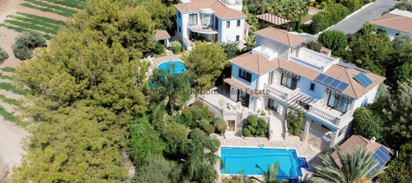 5 bedrooms Villa in Argaka, Cyprus No. 1307 3