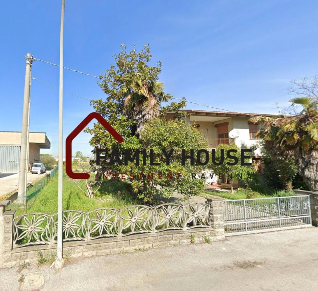 150m² Warehouse in Forlì, Italy No. 183257