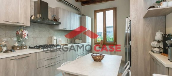 Apartamento de 4 habitaciónes en Bergamo, Italy No. 145242 4
