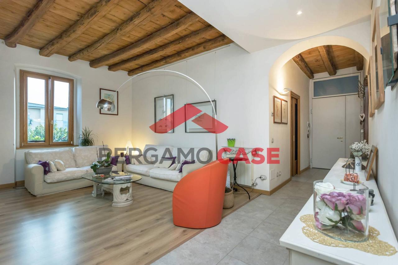 Apartamento de 4 habitaciónes en Bergamo, Italy No. 145242