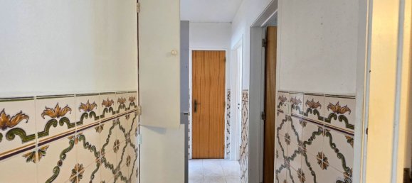 3 bedrooms Apartment in Lisbon, Portugal No. 53420 7